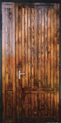 Коричневая металлическая дверь с евровагонкой ДЕ-10 в Орле