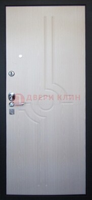 Белая металлическая дверь с МДФ ДМ-172 в квартиру в Орле