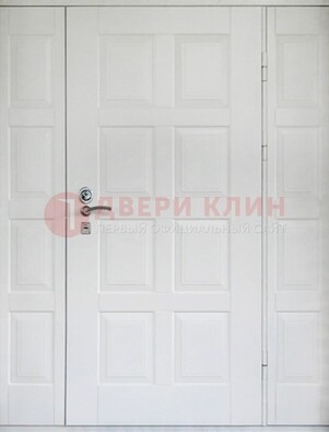 Белая входная дверь для коттеджа с МДФ ДМ-536 в Орле