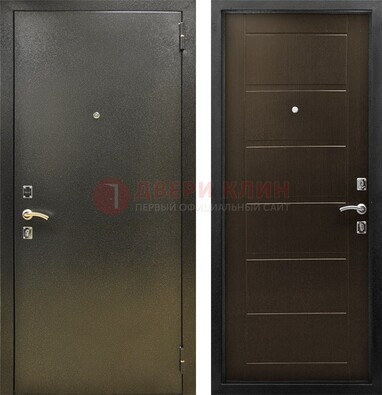 Темная металлическая дверь с порошковым напылением ДП-105 в Орле