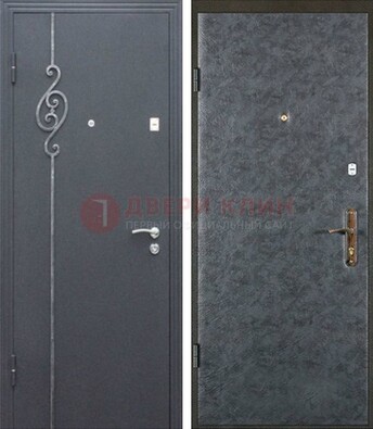 Серая стальная дверь с порошковым окрасом и ковкой ДП-109 в Орле