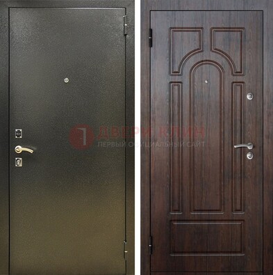 Железная темно-серая дверь с порошковым напылением и МДФ Тисненый орех ДП-275 в Орле