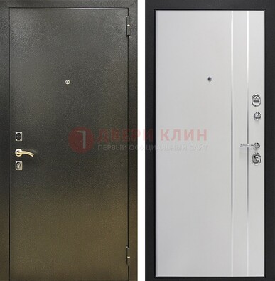 Железная темная дверь с порошковым покрытием и белая МДФ с молдингами  ДП-296 в Орле