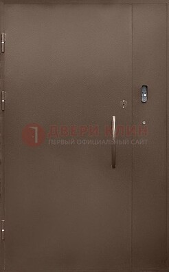 Коричневая металлическая подъездная дверь ДПД-2 в Орле