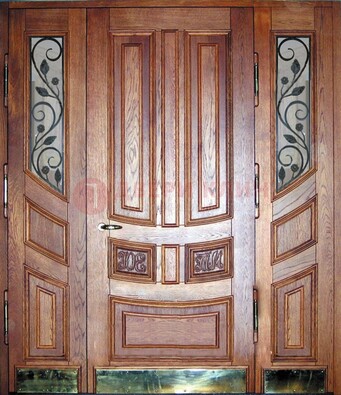 Парадная дверь со стеклом и ковкой ДПР-35 для загородного дома в Сургуте