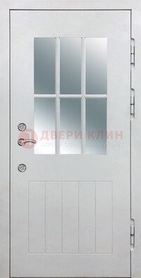 Белая уличная дверь со стеклом ДС-30 в Орле