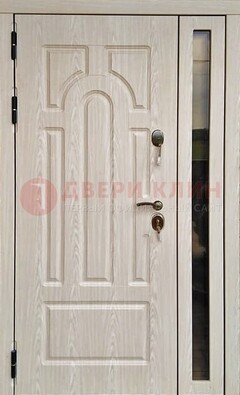 Белая металлическая дверь со стеклом ДС-68 в Орле