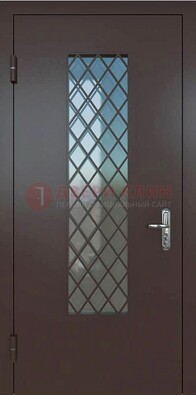 Темная металлическая дверь с решеткой и стеклом ДС-7 в Орле