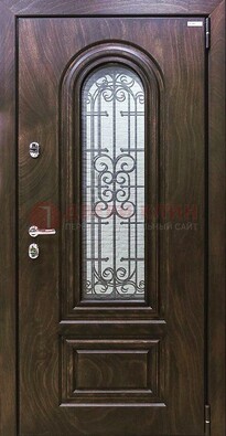 Темная филенчатая железная дверь со стеклом и ковкой ДСК-102 в Орле