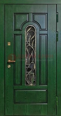 Зеленая железная дверь со стеклом и ковкой ДСК-111 в Орле