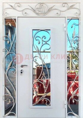Белая входная дверь порошок со стеклом и ковкой ДСК-165 в Орле
