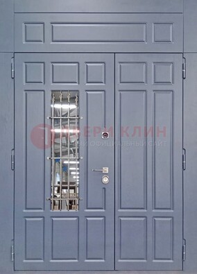 Серая двухстворчатая дверь Винорит со стеклом и ковкой ДСК-234 RAL 7024 в Орле