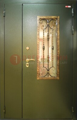 Стальная дверь со стеклом и ковкой ДСК-29 для квартиры в Брянске