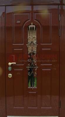 Красивая металлическая дверь со стеклом и ковкой ДСК-33 в Орле