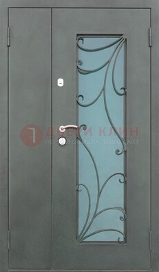 Двухстворчатая железная дверь со стеклом и ковкой ДСК-40 в Орле