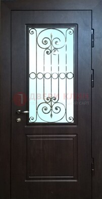Железная дверь со стеклом и ковкой ДСК-65 для общественных зданий в Рязани