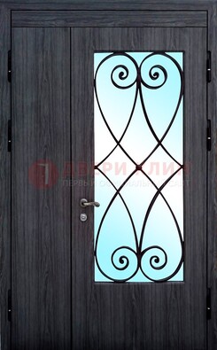Стальная дверь со стеклом и ковкой ДСК-69 в деревянный дом в Смоленске