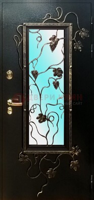 Железная дверь со стеклом и ковкой ДСК-70 для деревянного дома в Орле