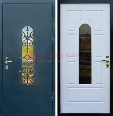 Входная дверь Дверь со стеклом и ковкой ДСК-71 для кирпичного дома в Истре