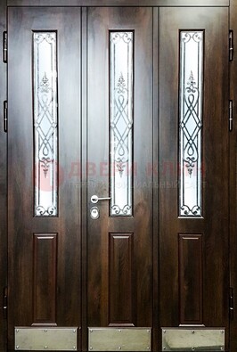 Входная дверь со стеклом и ковкой ДСК-72 в кирпичный дом в Орле