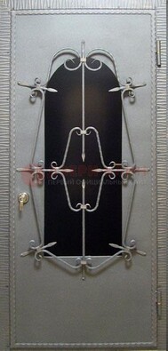 Железная дверь со стеклом и ковкой ДСК-74 для каркасного дома в Смоленске