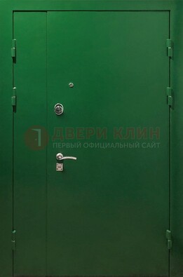Зеленая распашная тамбурная дверь Порошок ДТМ-47 в Орле
