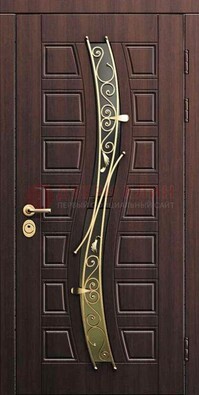 Уличная темная филенчатая дверь с виноритом и МДФ Итальянский орех ДВТ-142 в Орле