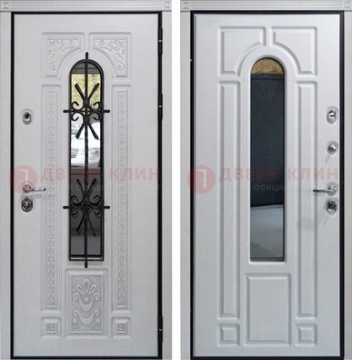 Белая стальная дверь с виноритом и ковкой снаружи ДВТ-197 в Орле