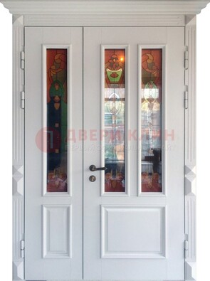 Белая полуторная металлическая дверь с витражом ВЖ-12 в Орле