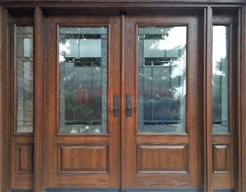 Распашная стальная дверь с массивом с витражом и фрамугами ВЖ-21 в Орле